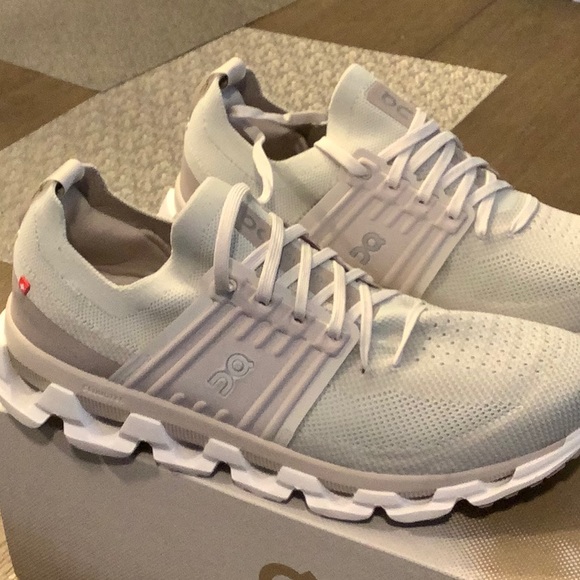 New in box On Women's Cloudswift 3 Running Shoes - Pearl/Fog - Picture 6 of 8
